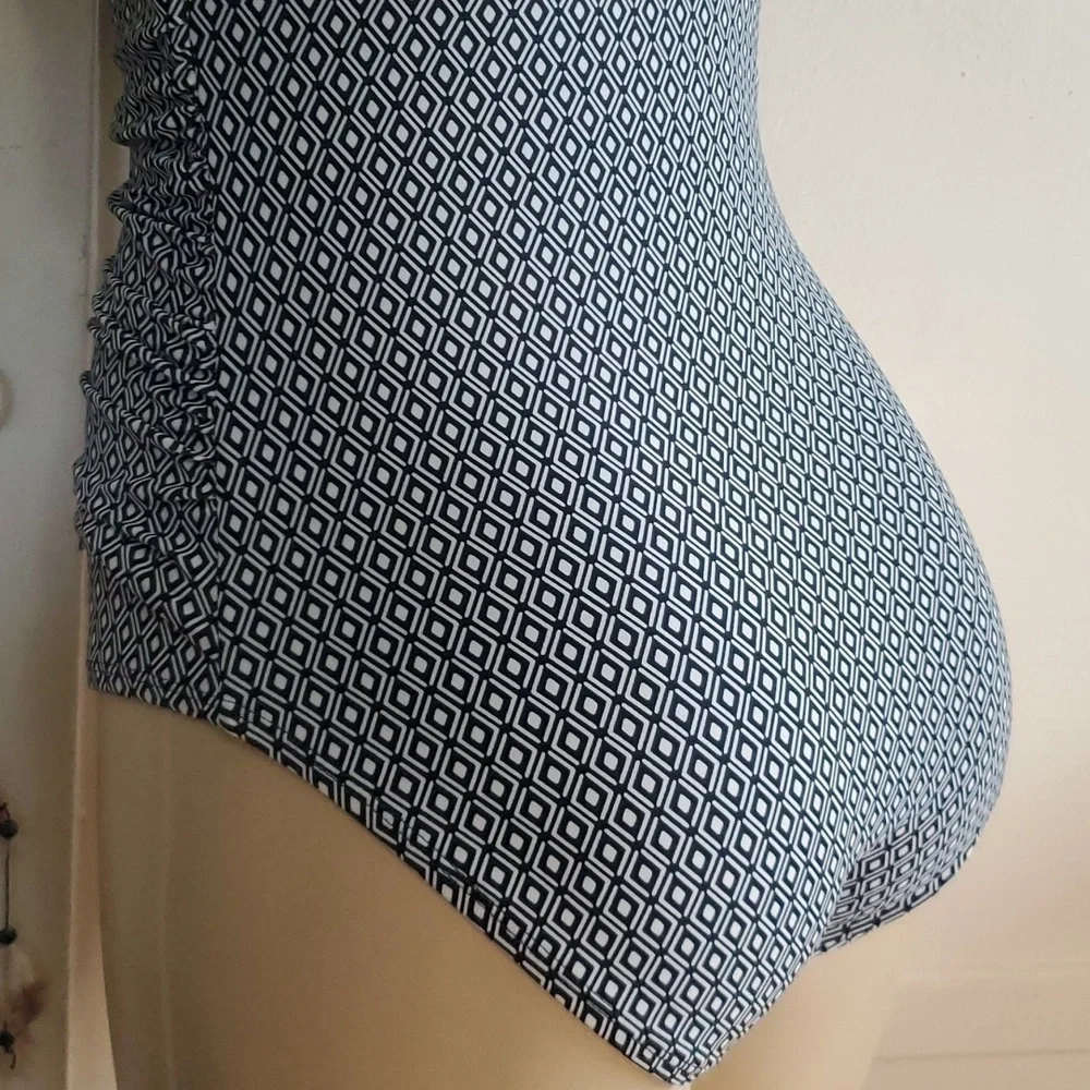 NWT DKNY Black and White swim 4-Way Stretch Fabric Size L - Picture 6 of 9